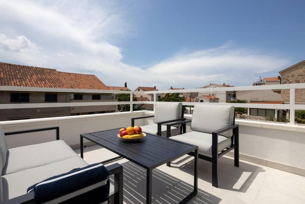 Appartement Holiday In Bol **** Green Extérieur photo