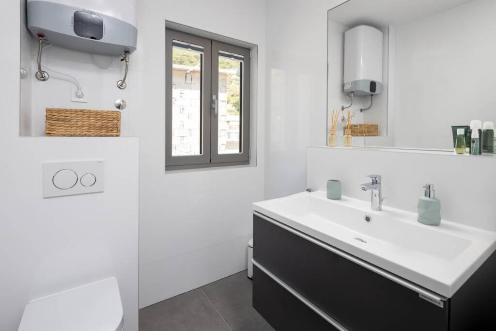 Appartement Holiday In Bol **** Green Extérieur photo